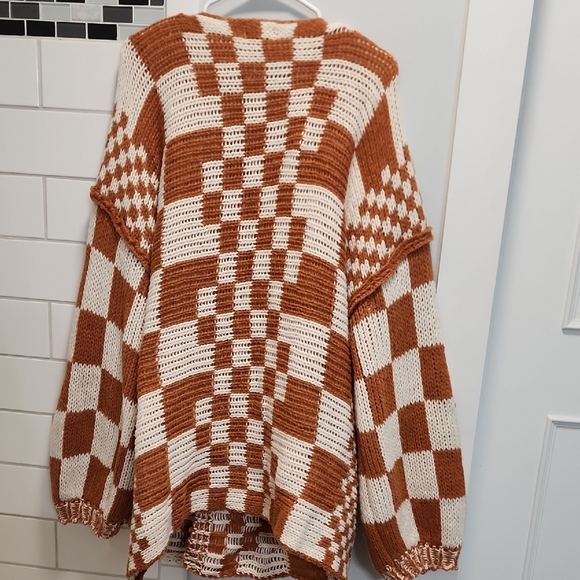 BiBi Rust and Cream Checkerboard Knit Cardigan - Picture 4 of 4
